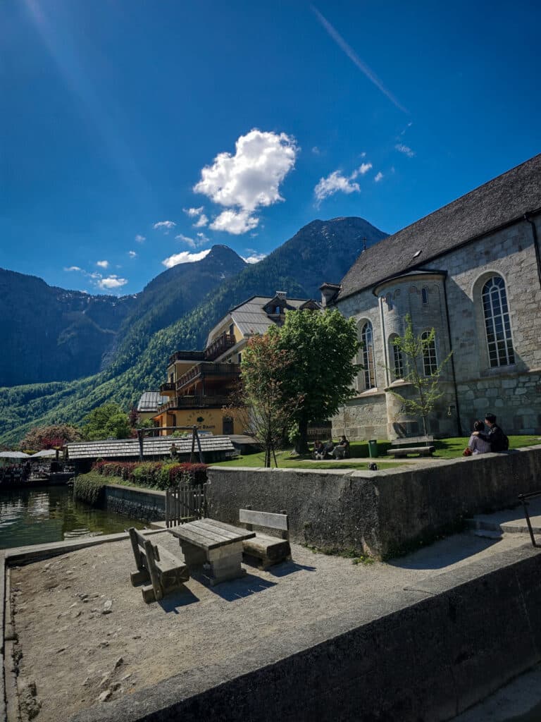 hallstätter see mit Blick auf die Kiche