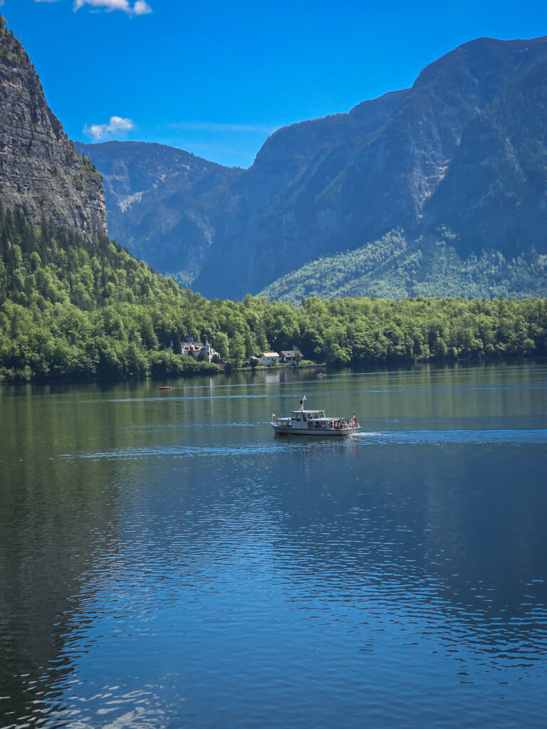 Hallstätter See mit Blick auf die Berge