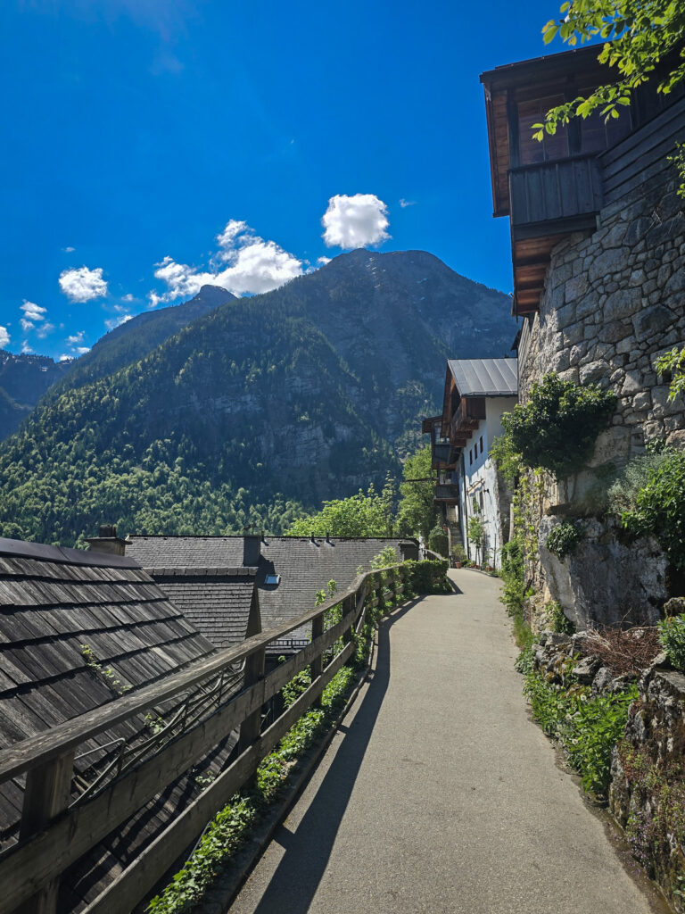Hallstatt Oberösterreich mit einer schönen Aussicht auf die Berge