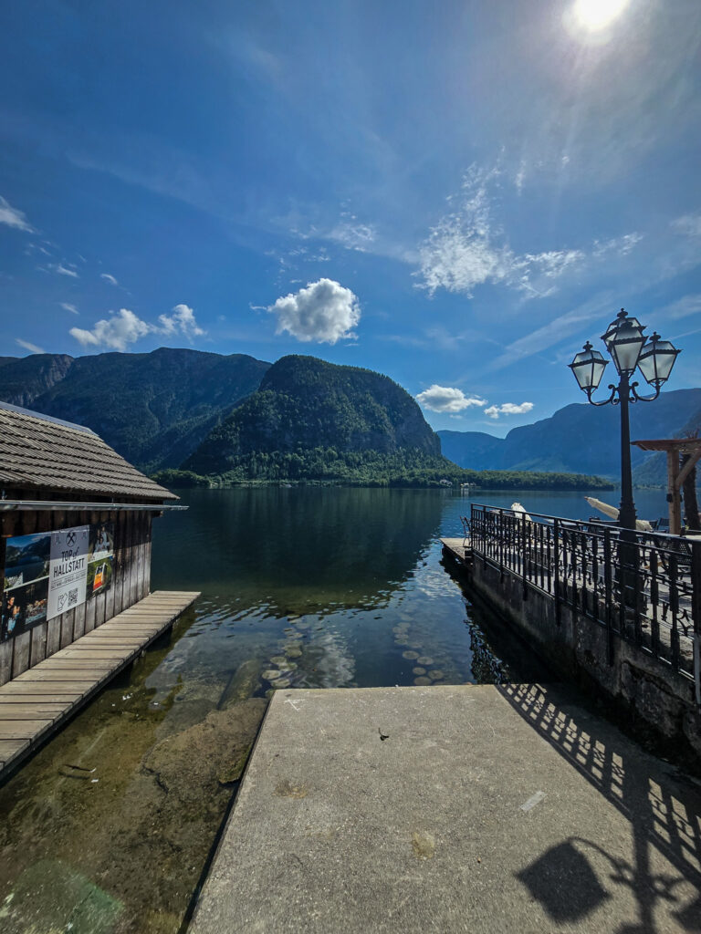 Am Ufer des hallstätter See