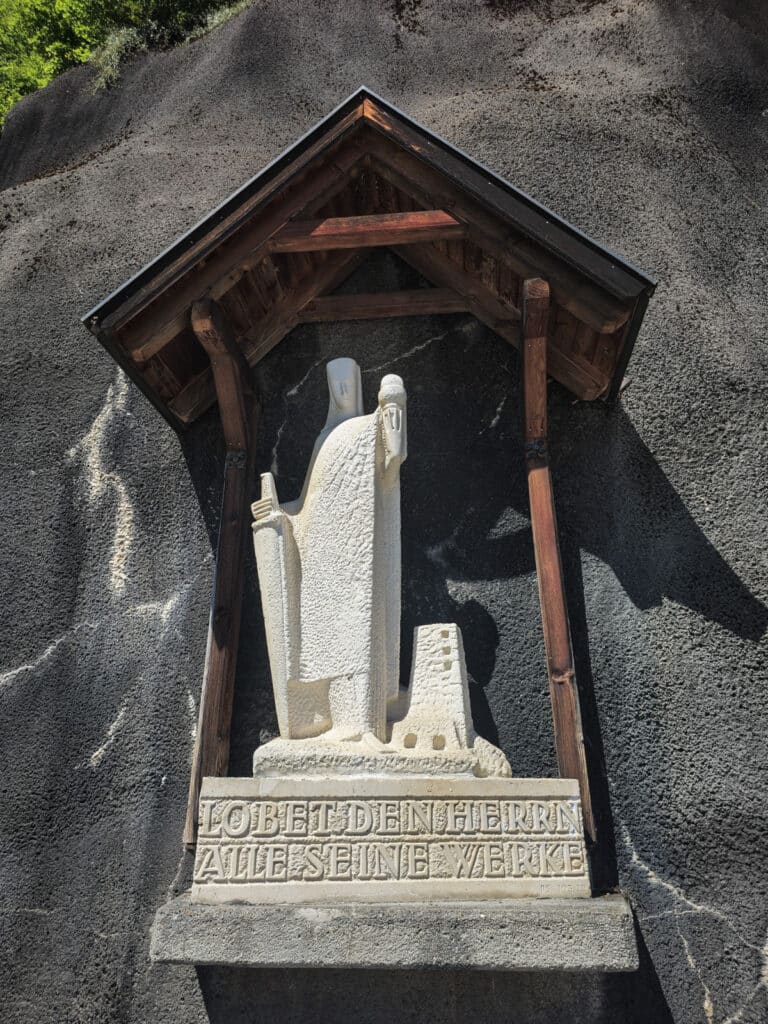 Small statue in Hallstatt - Religion