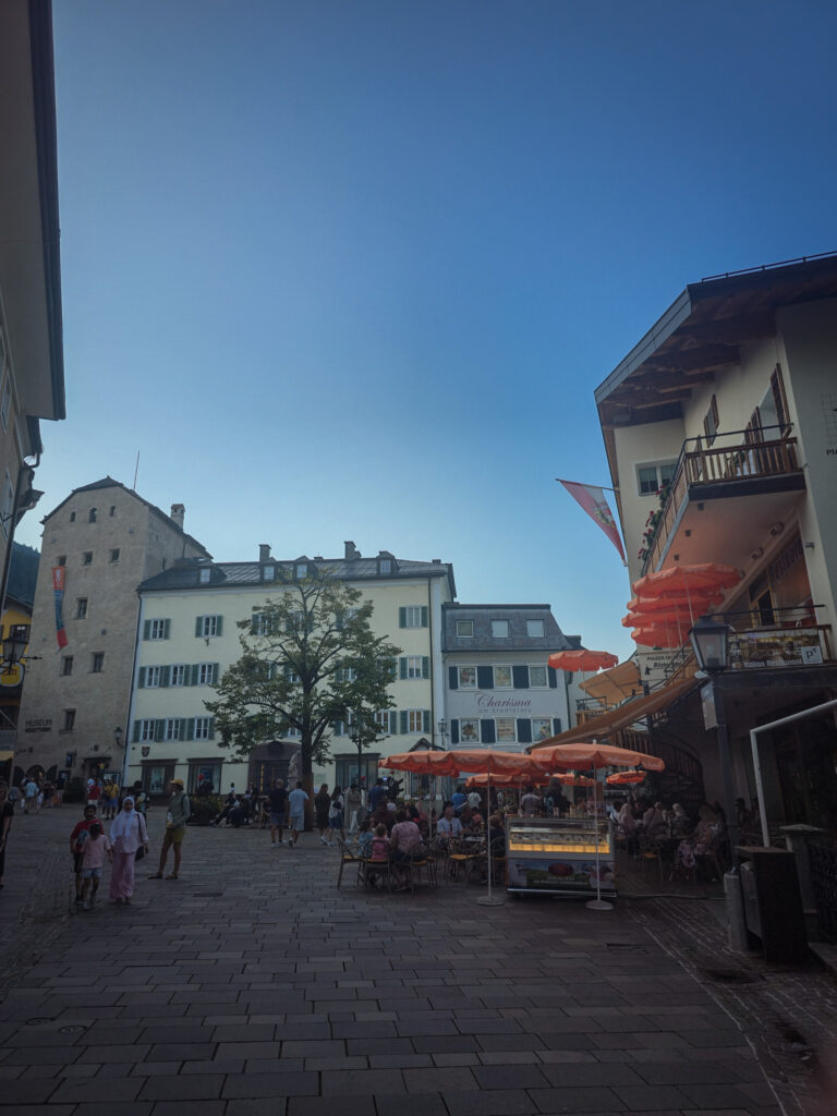 In the middle of the market square in Zell am See