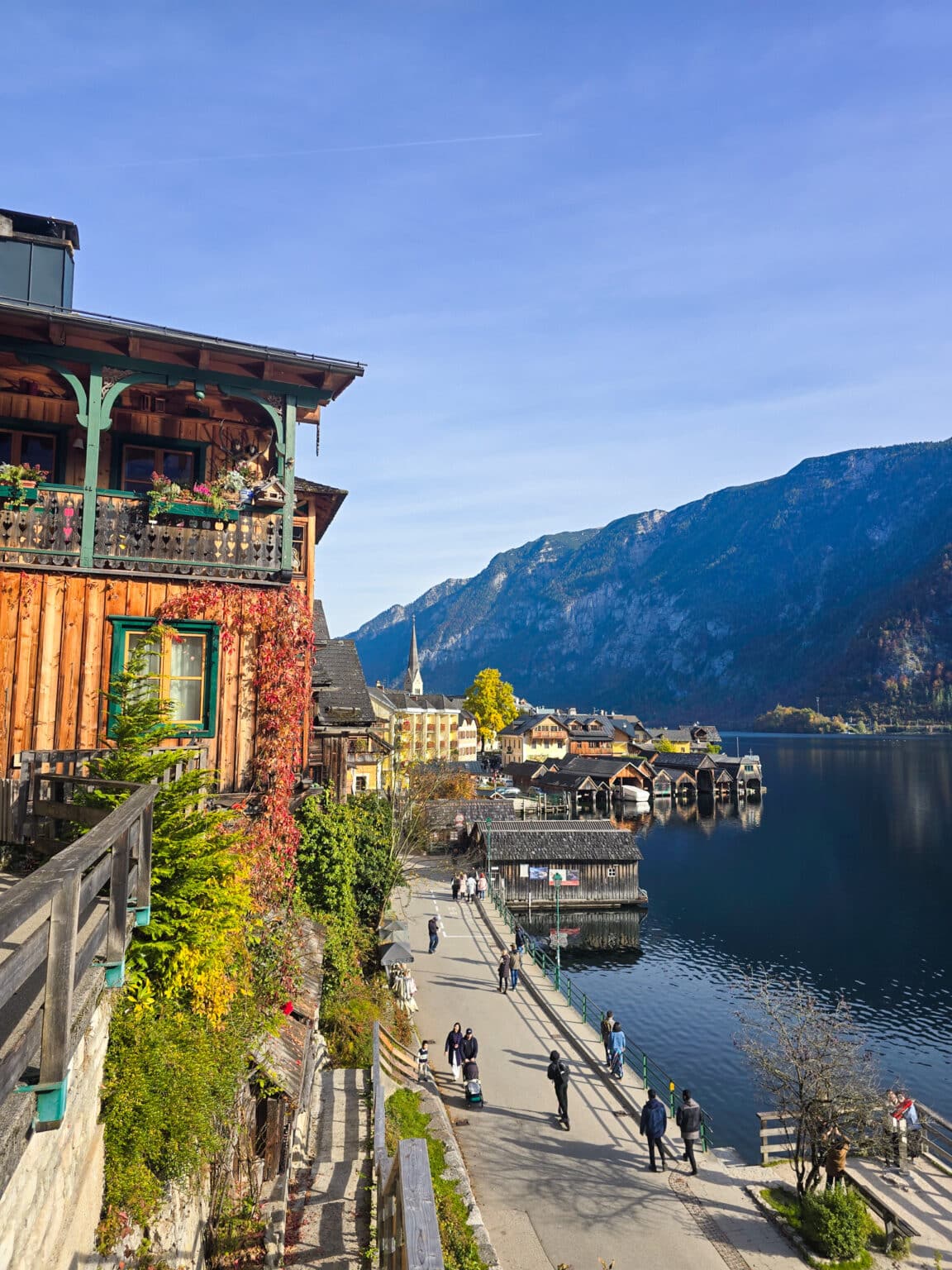 Hallstatt market square and lake