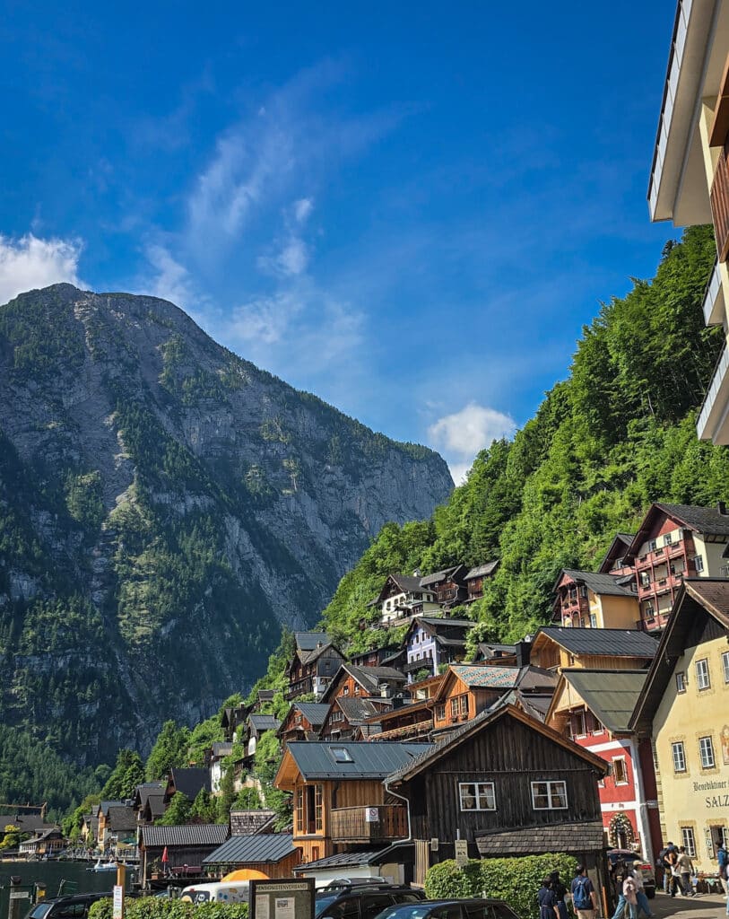 Hallstatt bunte häuser von unten