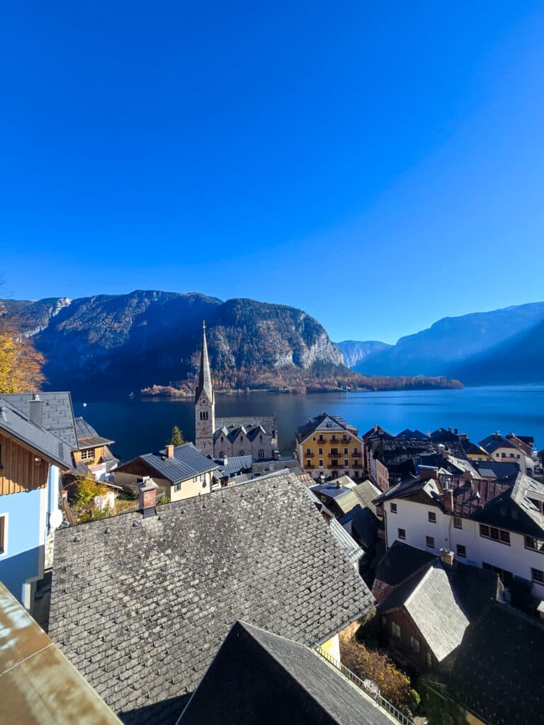 Hallstatt Panorama Blick auf die Häuser im herbst
